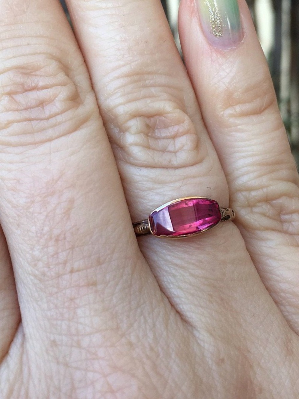 Antique (1900’s) 10 K Gold Ring with Oval Pink Sapphire - Picture 5 of 9